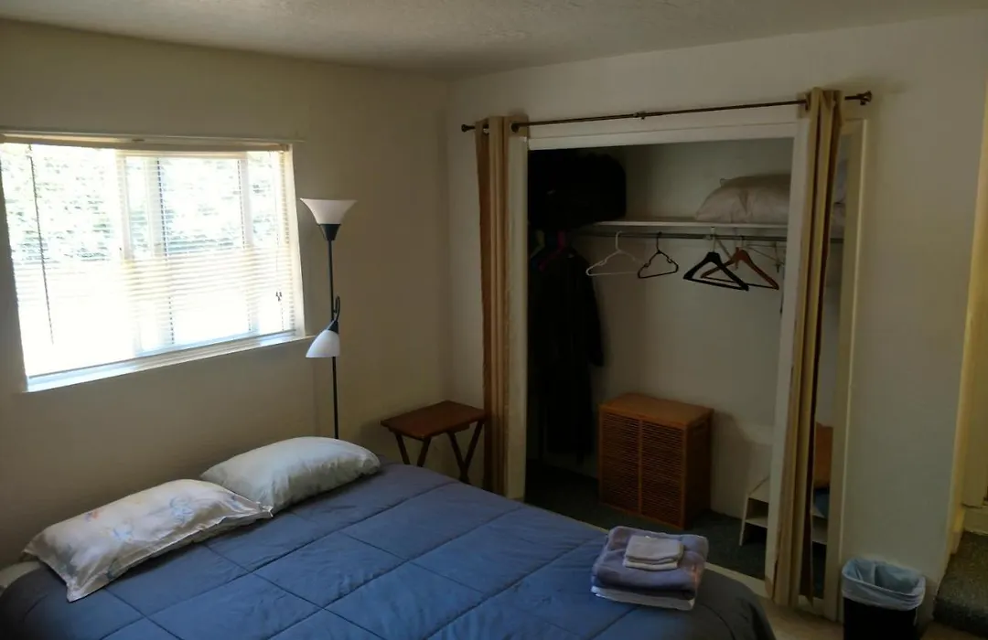 Lakeside Hostel & Guest House-1