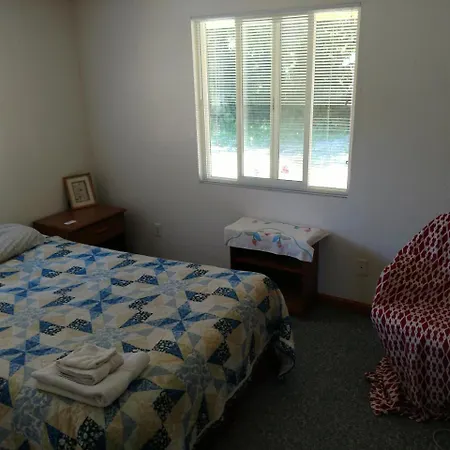 Lakeside Hostel & Guest House-3